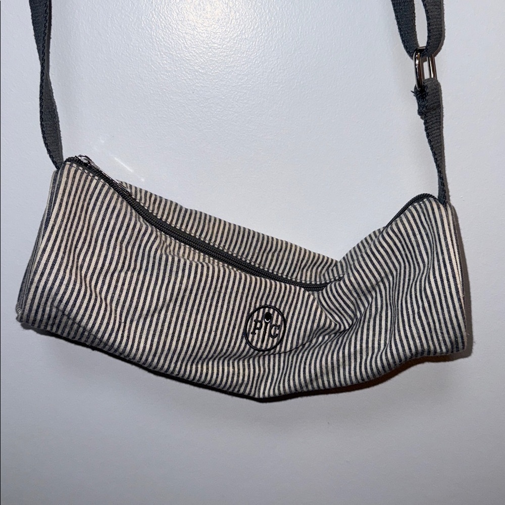 The Pampered Chef Black and White Striped Wine Bag